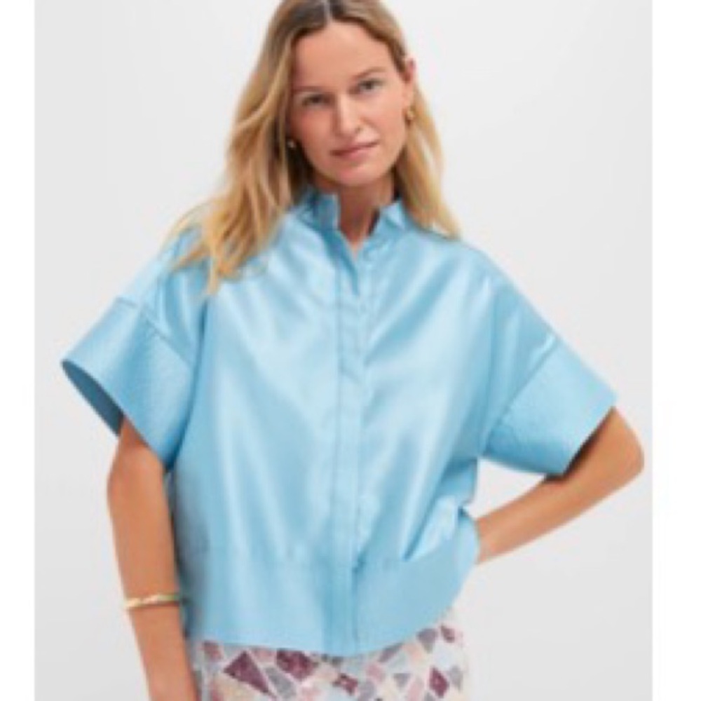 Tuckernuck Robin's Egg Blue
Trapunto Stitch Sofia
Shirt NWT